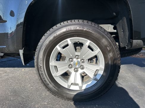 Used 2022 Chevrolet Colorado LT w/ LT Convenience Package image 9