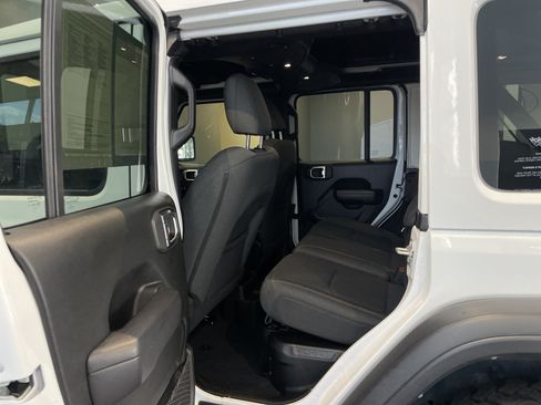 Used 2024 Jeep Wrangler Unlimited AWD/4WD image 33