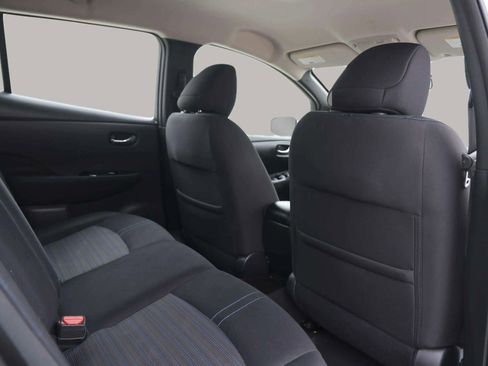 Used 2018 Nissan Leaf SV image 30