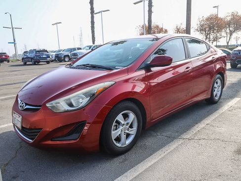 Used 2015 Hyundai Elantra SE image 1