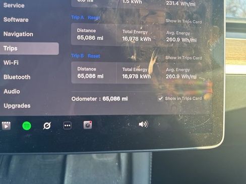 Used 2022 Tesla Model Y Long Range image 9