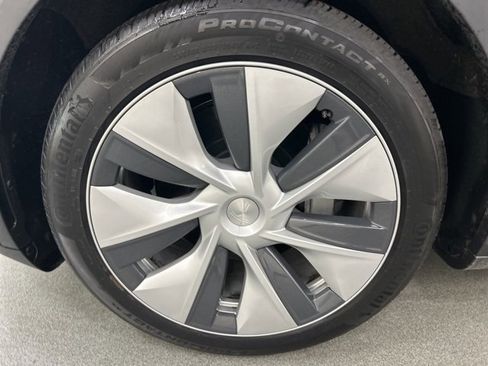 Used 2024 Tesla Model Y Long Range image 31