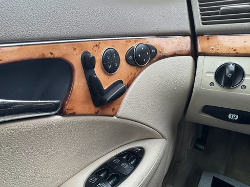 Used 2006 Mercedes-Benz E 350 E 350 4MATIC Sedan 4D image 12