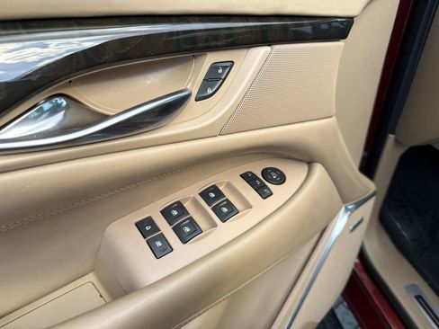 Used 2019 Cadillac Escalade Platinum RWD image 20