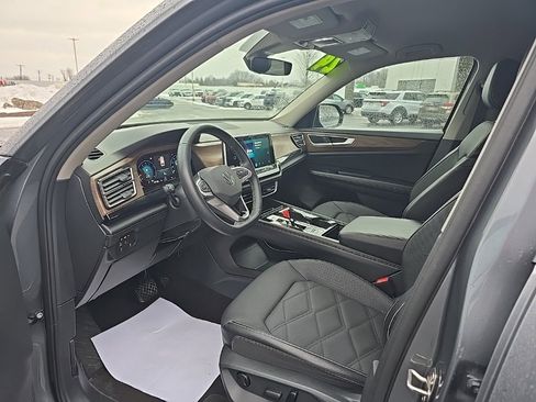 Used 2024 Volkswagen Atlas SE image 14