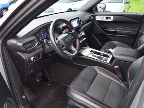 Used 2023 Ford Explorer ST-Line AWD/4WD image 10