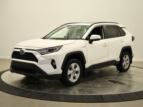 Used 2020 Toyota RAV4 XLE image 7