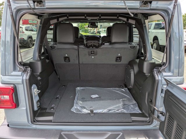 New 2026 Jeep Wrangler Unlimited Sahara AWD/4WD image 13