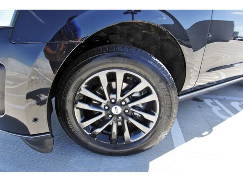 Used 2019 Ford Expedition Limited w/ Equipment Group 301A RWD image 31