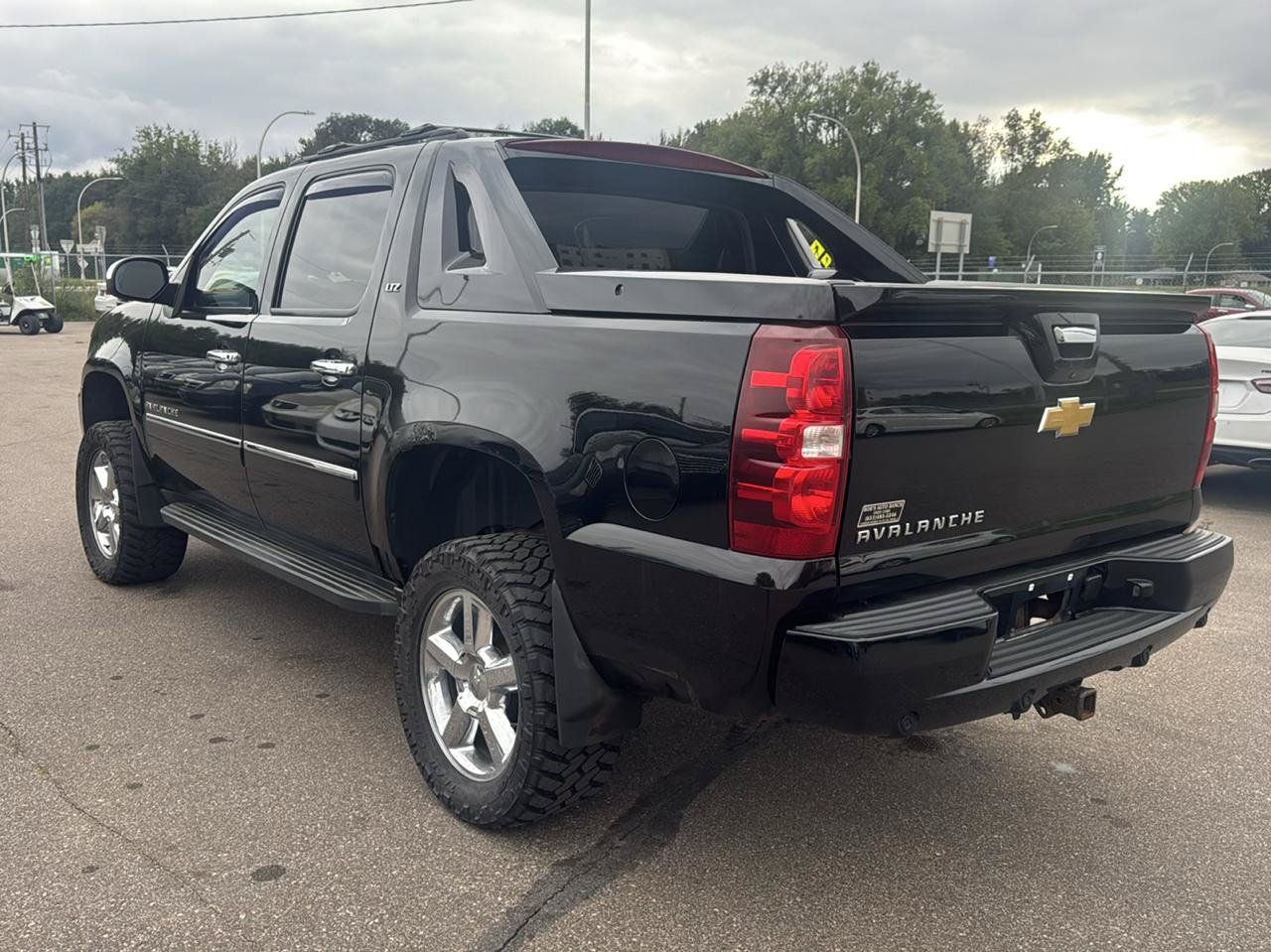 Used 2012 Chevrolet Avalanche LTZ AWD/4WD image 7