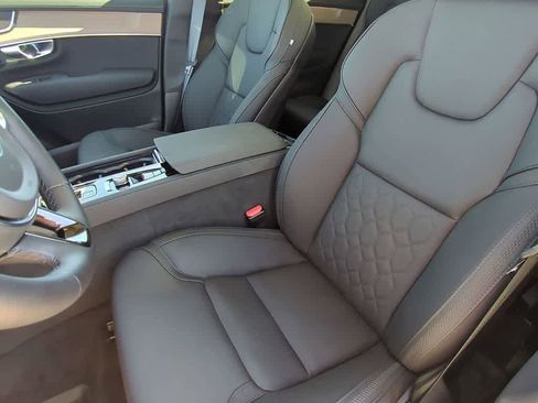 Certified 2025 Volvo XC90 B5 Core w/ Protection Package Premier image 14