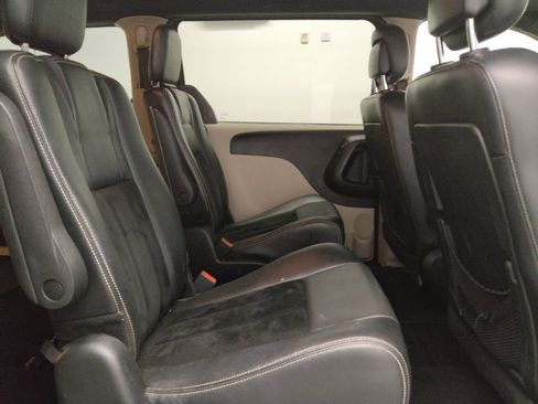 Used 2017 Dodge Grand Caravan SXT FWD image 19