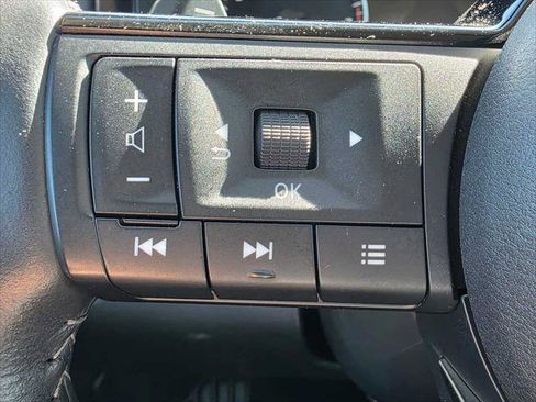 Used 2025 Nissan Pathfinder SL AWD/4WD image 31