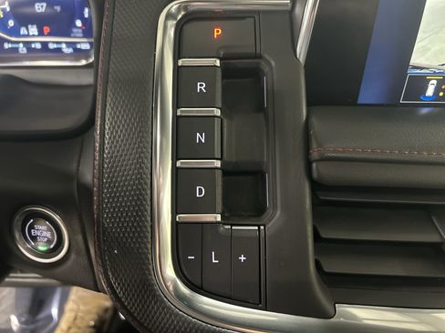 Certified 2022 Chevrolet Suburban RST w/ Sport Performance Package image 17