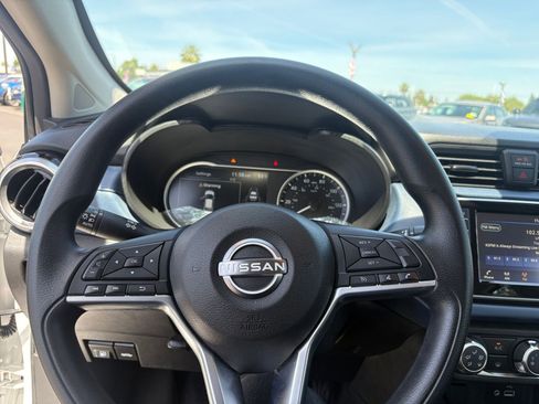 Used 2025 Nissan Versa SV FWD image 25
