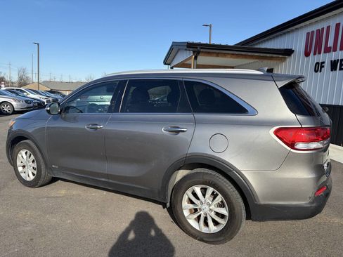 Used 2018 Kia Sorento FWD image 13