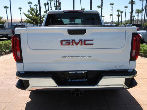 Used 2025 GMC Sierra 1500 SLT RWD image 3