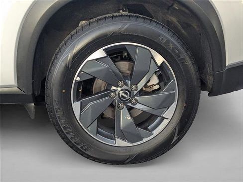 Used 2024 Nissan Rogue SV image 23