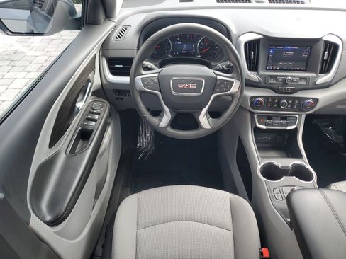 Used 2024 GMC Terrain SLE w/ Driver Convenience Package FWD image 16