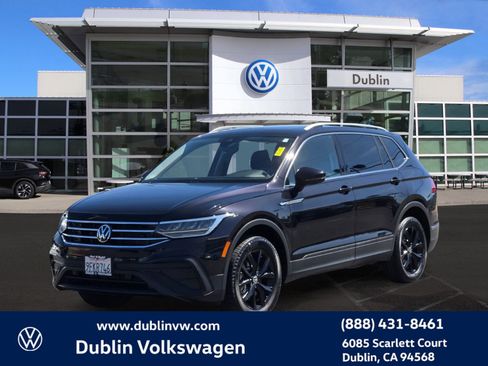 Used 2023 Volkswagen Tiguan SE w/ Panoramic Sunroof Package AWD/4WD image 8