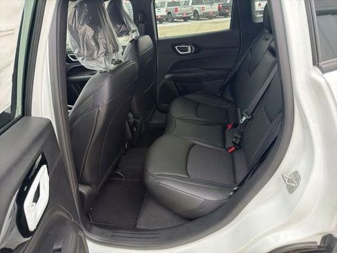 New 2026 Jeep Compass Latitude image 11