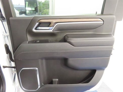 Used 2025 Chevrolet Silverado 2500 LT AWD/4WD image 32