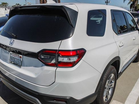 Used 2025 Honda Pilot EX-L image 13