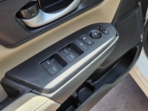 Used 2017 Honda CR-V LX image 27