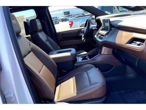 Used 2024 Chevrolet Tahoe High Country w/ Advanced Technology Package AWD/4WD image 8