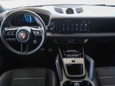 Used 2025 Porsche Cayenne GTS AWD/4WD image 11