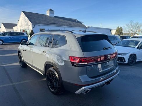 Certified 2025 Volkswagen Atlas Peak Edition SE image 6