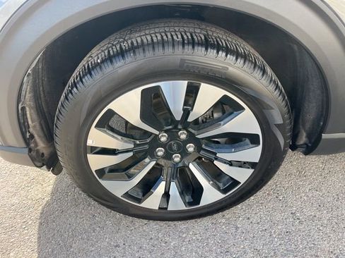 Used 2025 Ford Explorer Platinum w/ LUX Leather Package AWD/4WD image 19