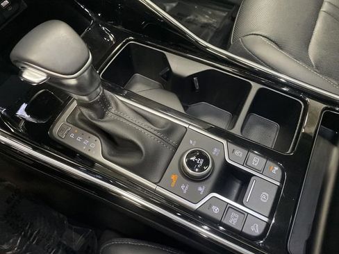 Used 2023 Kia Sorento SX image 22