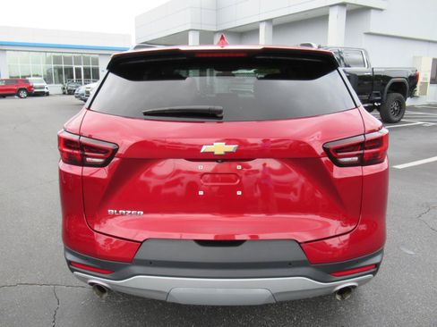 Certified 2024 Chevrolet Blazer LT w/ Convenience Package FWD image 6