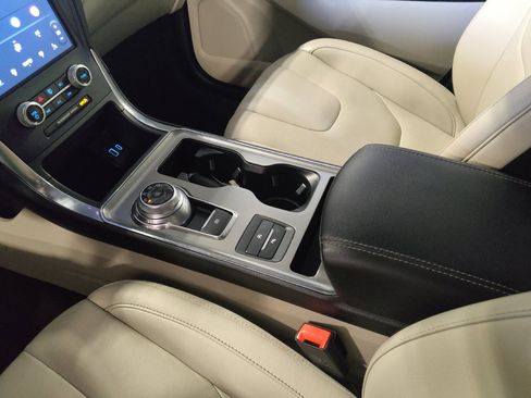 Used 2022 Ford Edge Titanium AWD/4WD image 26