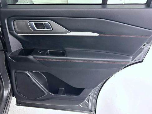 Used 2025 Ford Explorer ST-Line w/ ST-Line Street Pack image 17