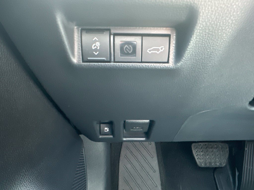 Used 2026 Toyota RAV4 XLE Premium AWD/4WD image 38