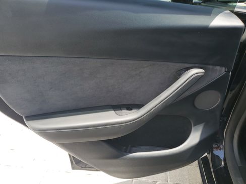 Used 2024 Tesla Model Y Long Range AWD/4WD image 10
