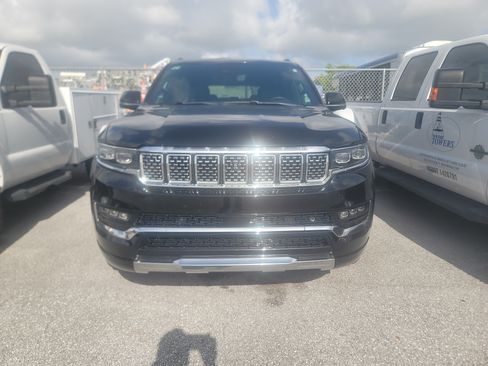 Used 2023 Jeep Grand Wagoneer 4WD w/ Convenience Group III image 2