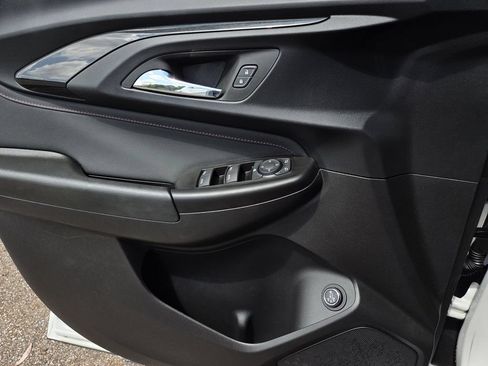 Used 2023 Chevrolet TrailBlazer RS w/ Sun and Liftgate Package FWD image 18