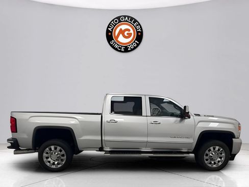 Used 2019 GMC Sierra 2500 Denali w/ Duramax Plus Package AWD/4WD image 2