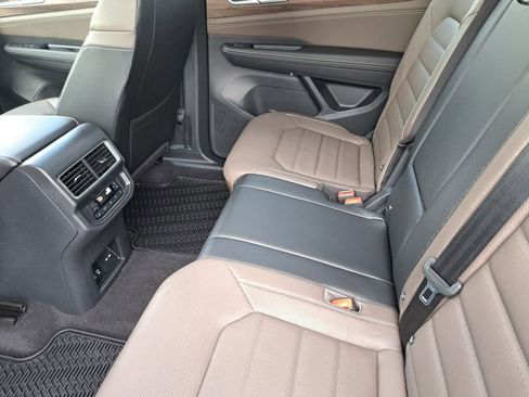 Used 2025 Volkswagen Atlas SEL image 23