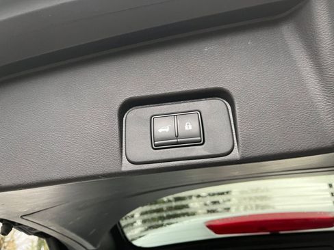 Used 2025 Nissan Rogue SV image 23