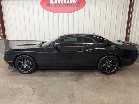 Used 2022 Dodge Challenger R/T w/ Blacktop Package RWD image 17