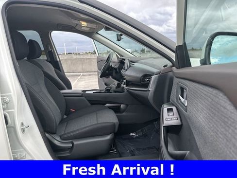 Used 2023 Nissan Rogue SV image 29