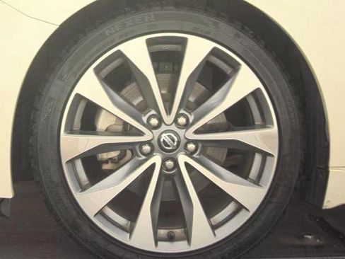 Used 2021 Nissan Maxima Platinum w/ Sport Mat Group FWD image 6