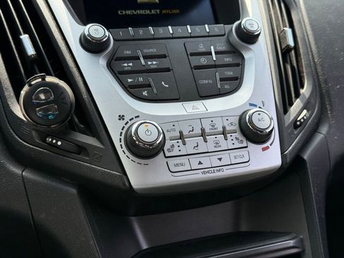 Used 2017 Chevrolet Equinox LT w/ Convenience Package image 18