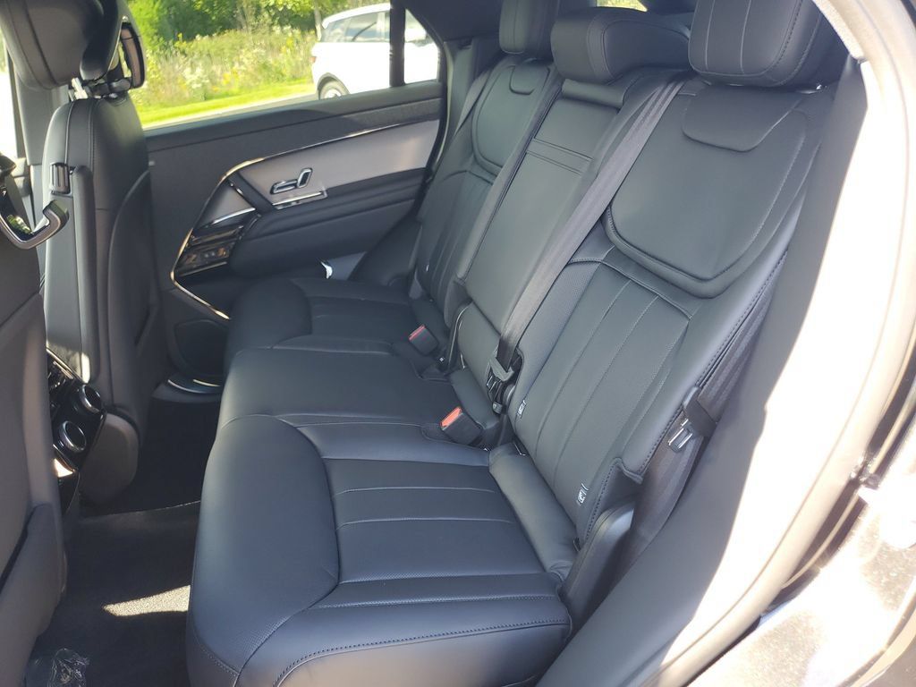New 2027 Land Rover Range Rover Sport SE AWD/4WD image 32