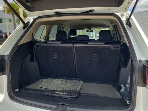 Used 2024 Volkswagen Atlas SE FWD image 8