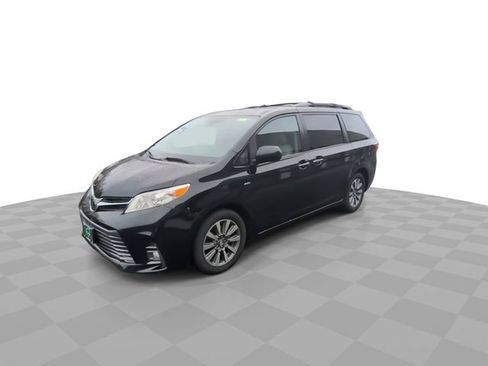Used 2020 Toyota Sienna XLE image 4